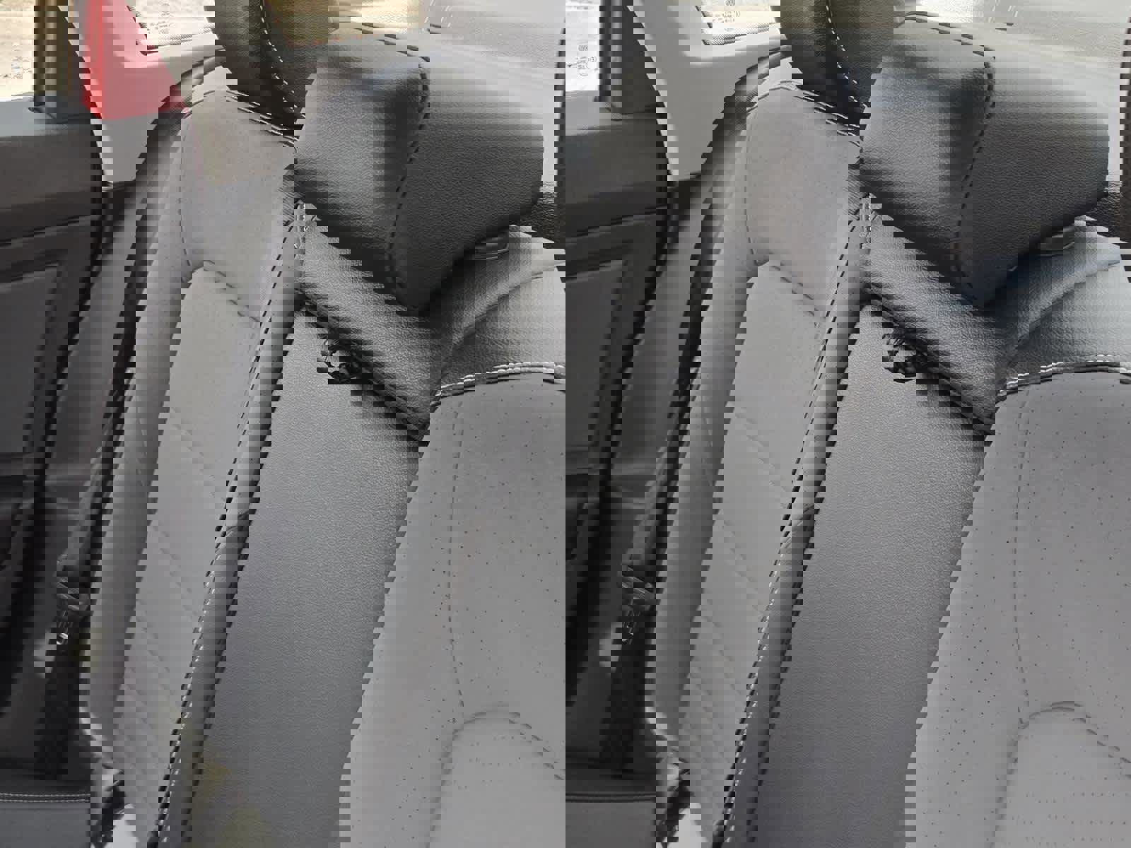 Certified 2025 Volkswagen Jetta SE w/ Sunroof Package image 17