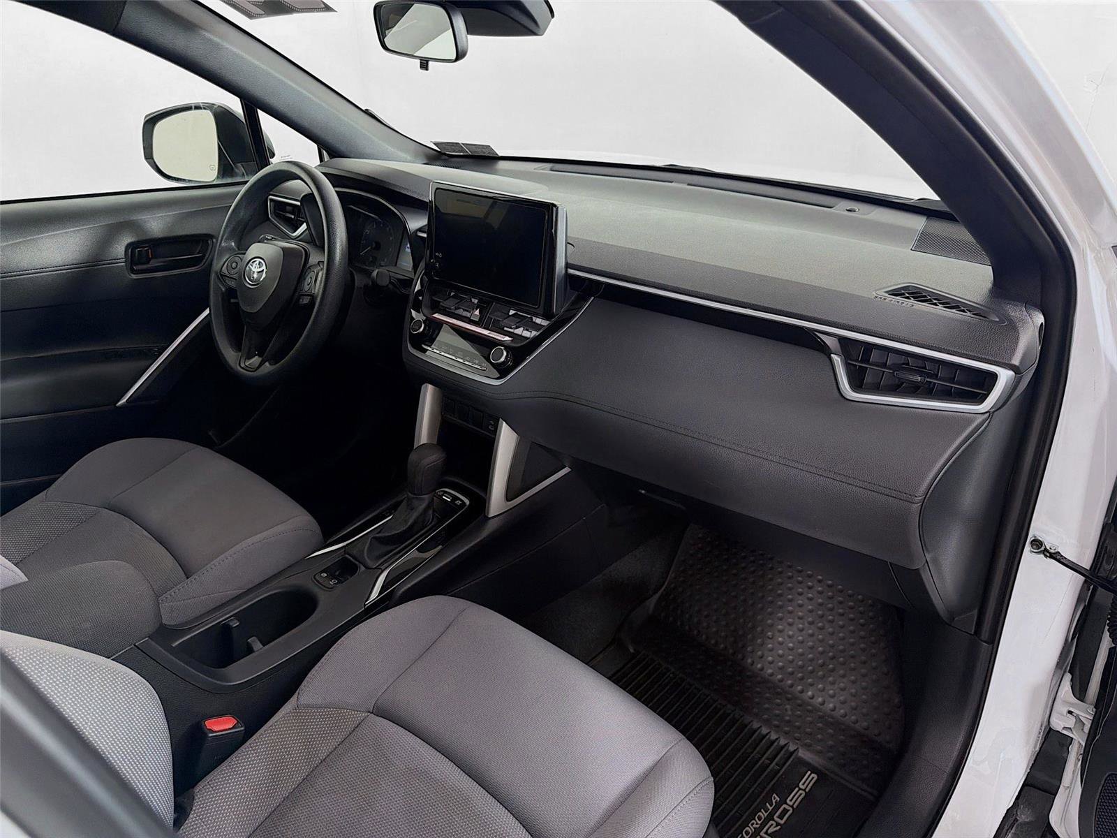 Used 2024 Toyota Corolla Cross S AWD/4WD image 27