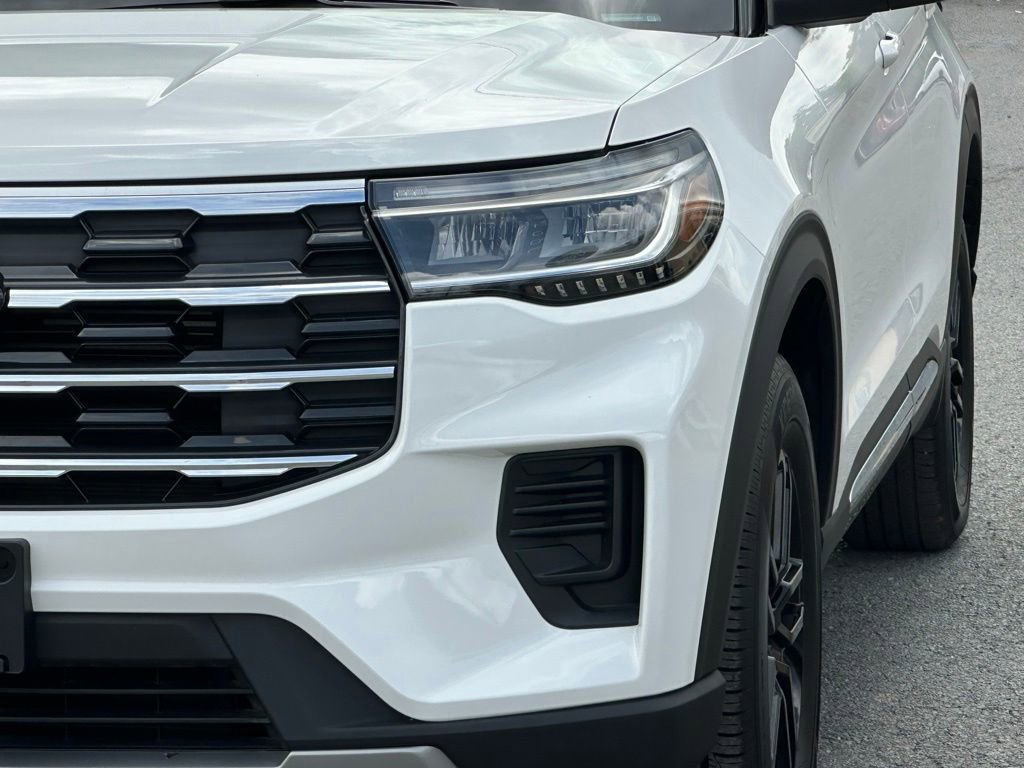 Used 2025 Ford Explorer Active AWD/4WD image 46