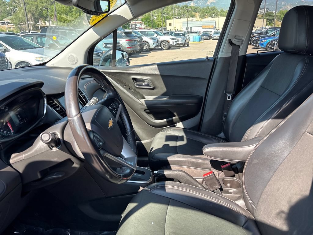 Used 2019 Chevrolet Trax LT w/ LT Convenience Package FWD image 20