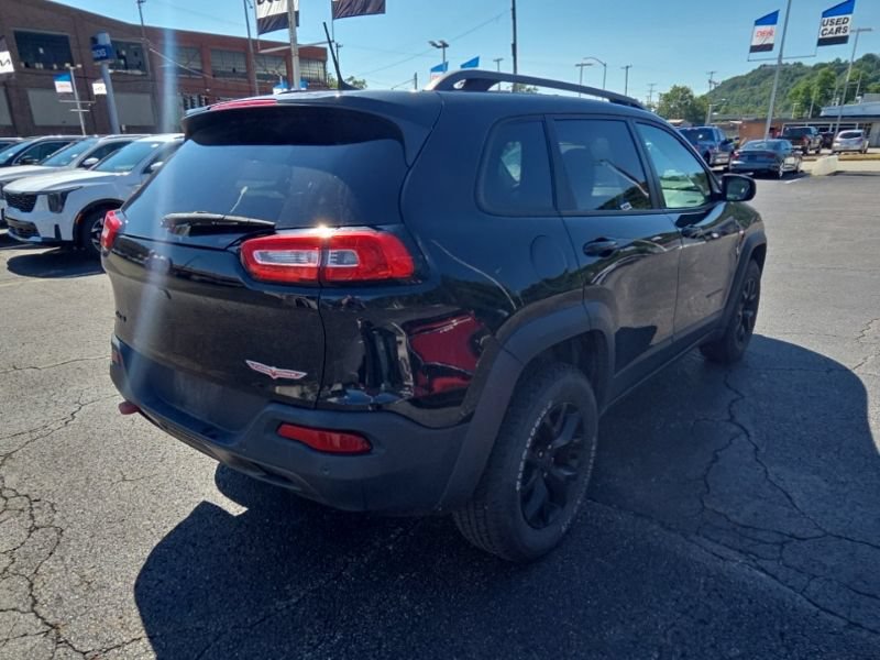 Used 2018 Jeep Cherokee Trailhawk AWD/4WD image 7