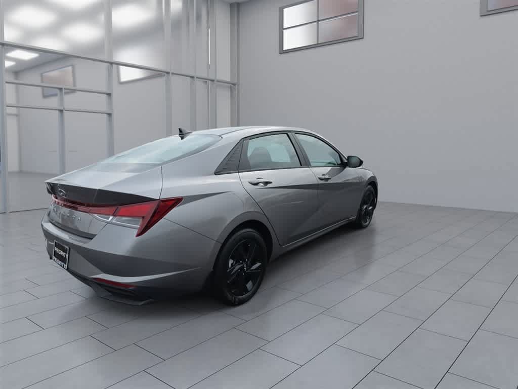 Used 2023 Hyundai Elantra SEL FWD image 11