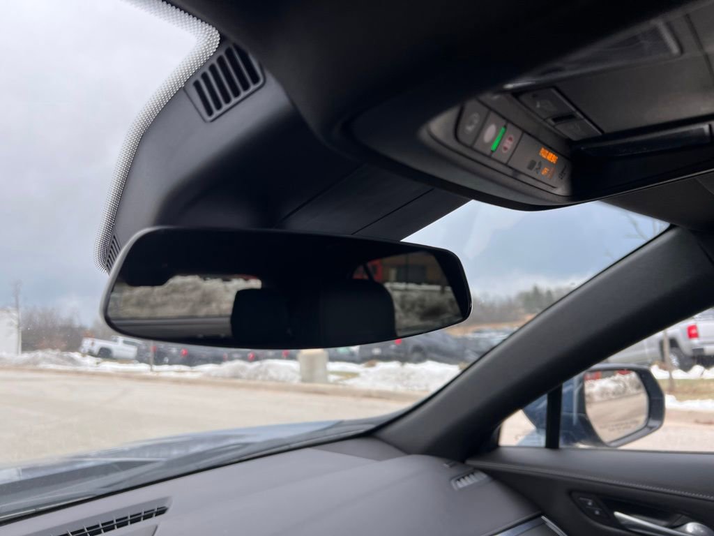 Used 2025 Cadillac XT4 Premium Luxury image 28