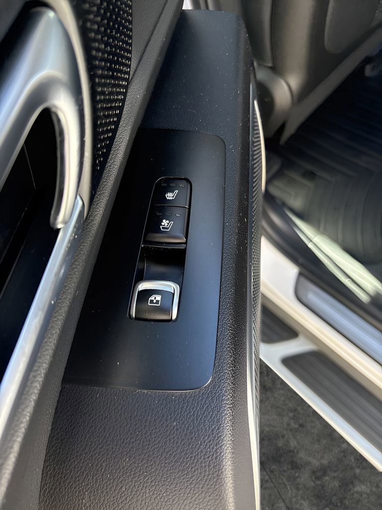 Used 2022 Kia Telluride SX w/ SX Prestige Package image 19