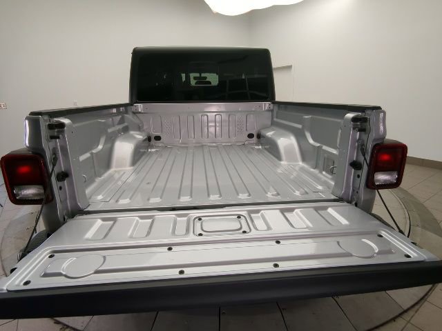 Used 2023 Jeep Gladiator Mojave w/ Cold Weather Group image 27