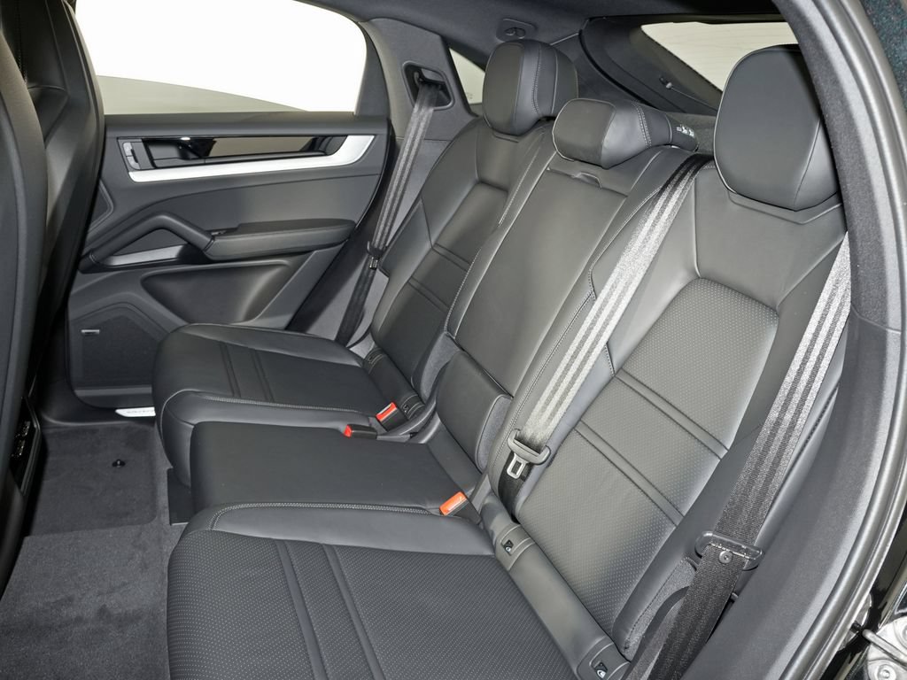Certified 2026 Porsche Cayenne Coupe AWD/4WD image 34