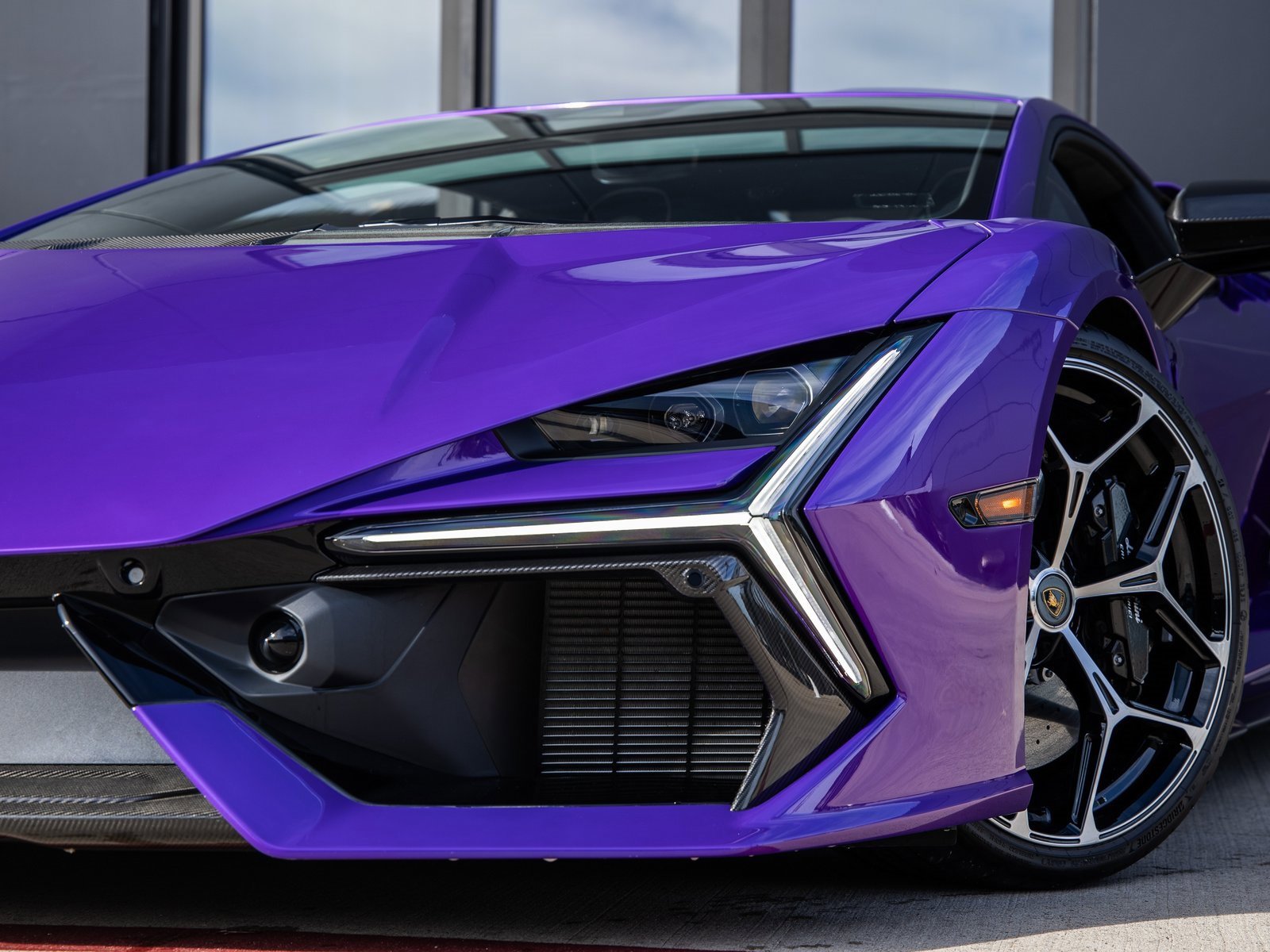 Used 2024 Lamborghini Revuelto image 23