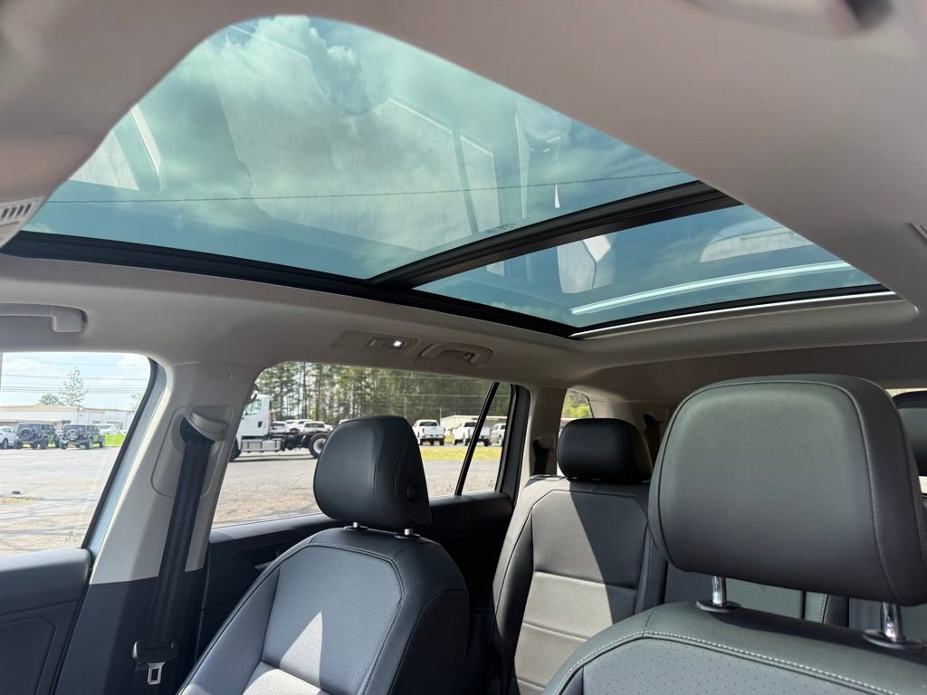 Used 2019 Volkswagen Tiguan SEL w/ 3rd Row Seat Package image 19