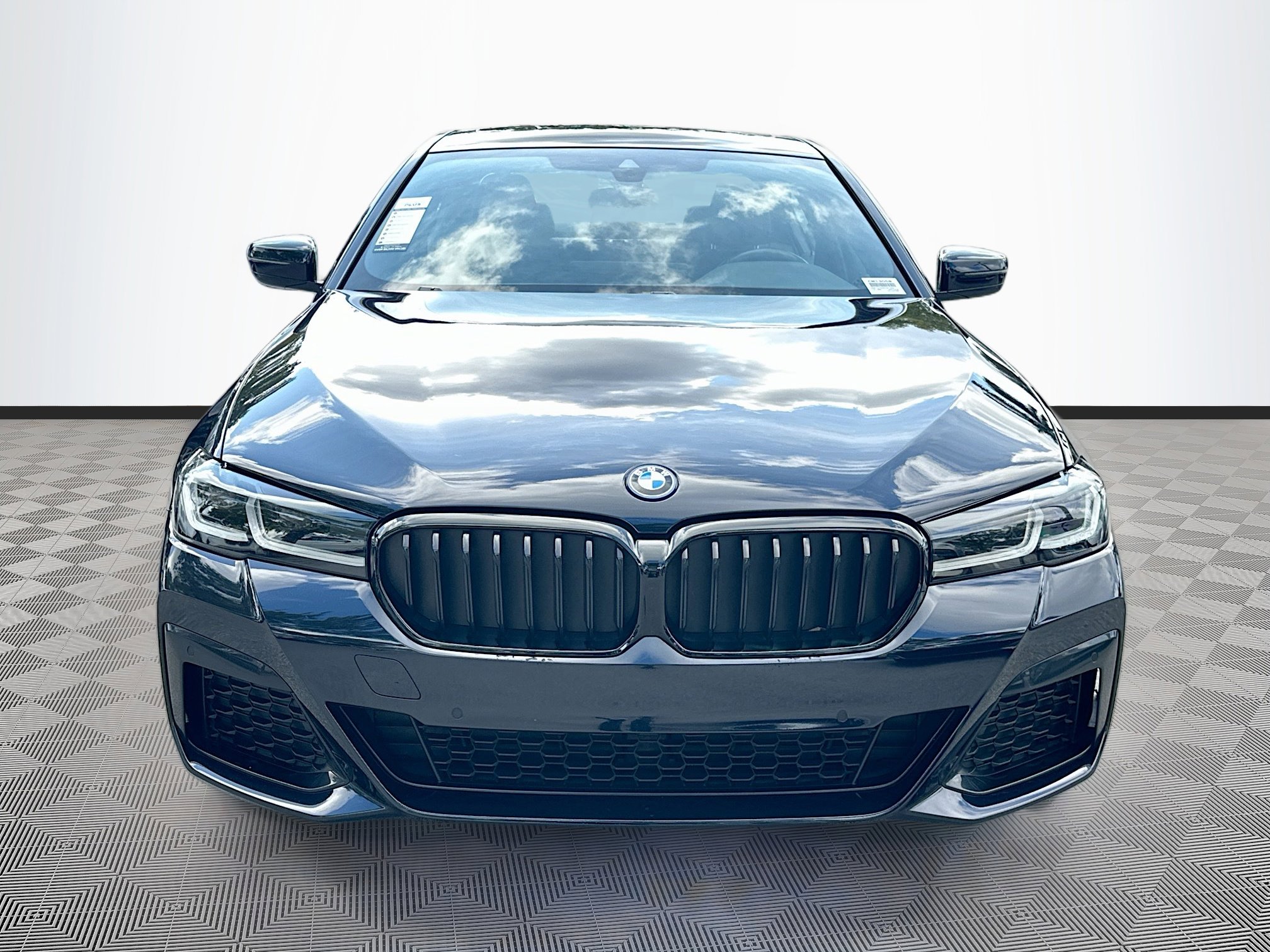 Used 2023 BMW 530e w/ M Sport Package image 2