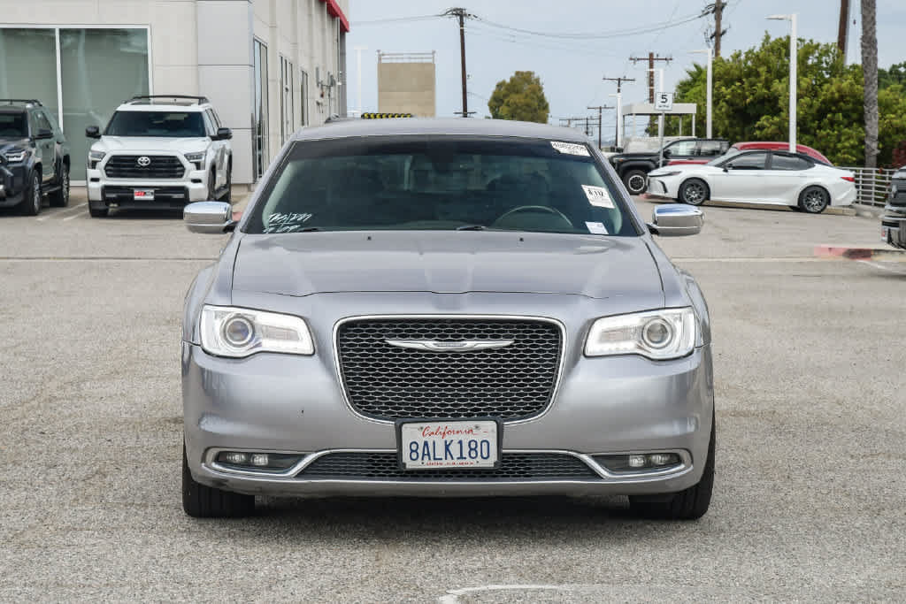 Used 2018 Chrysler 300 Limited RWD image 2