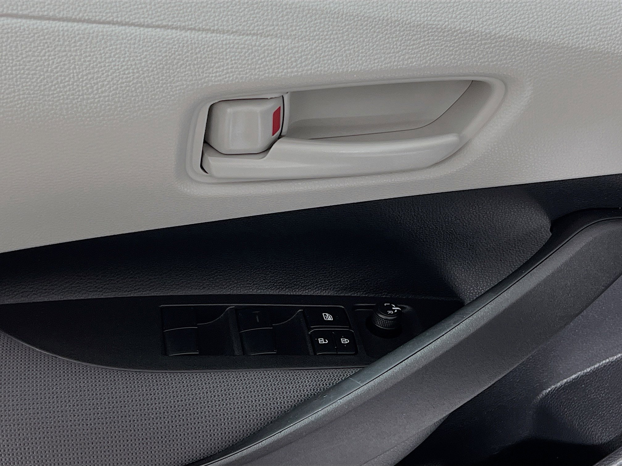 Used 2025 Toyota Corolla LE FWD image 17