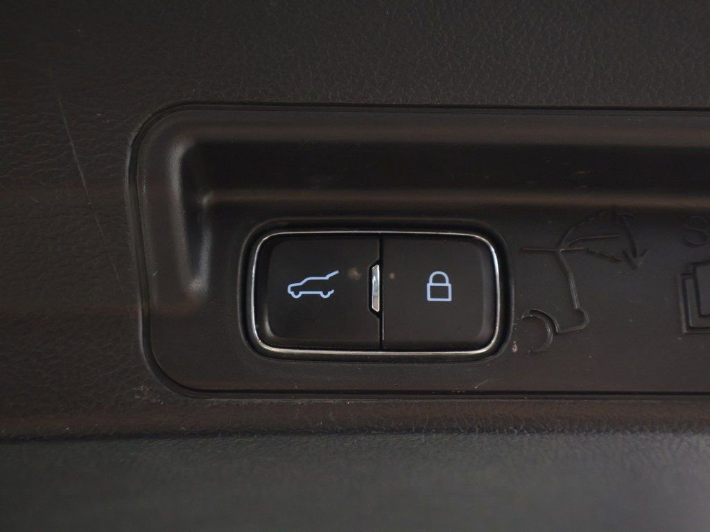 Used 2020 Ford Explorer XLT w/ Comfort Package image 20