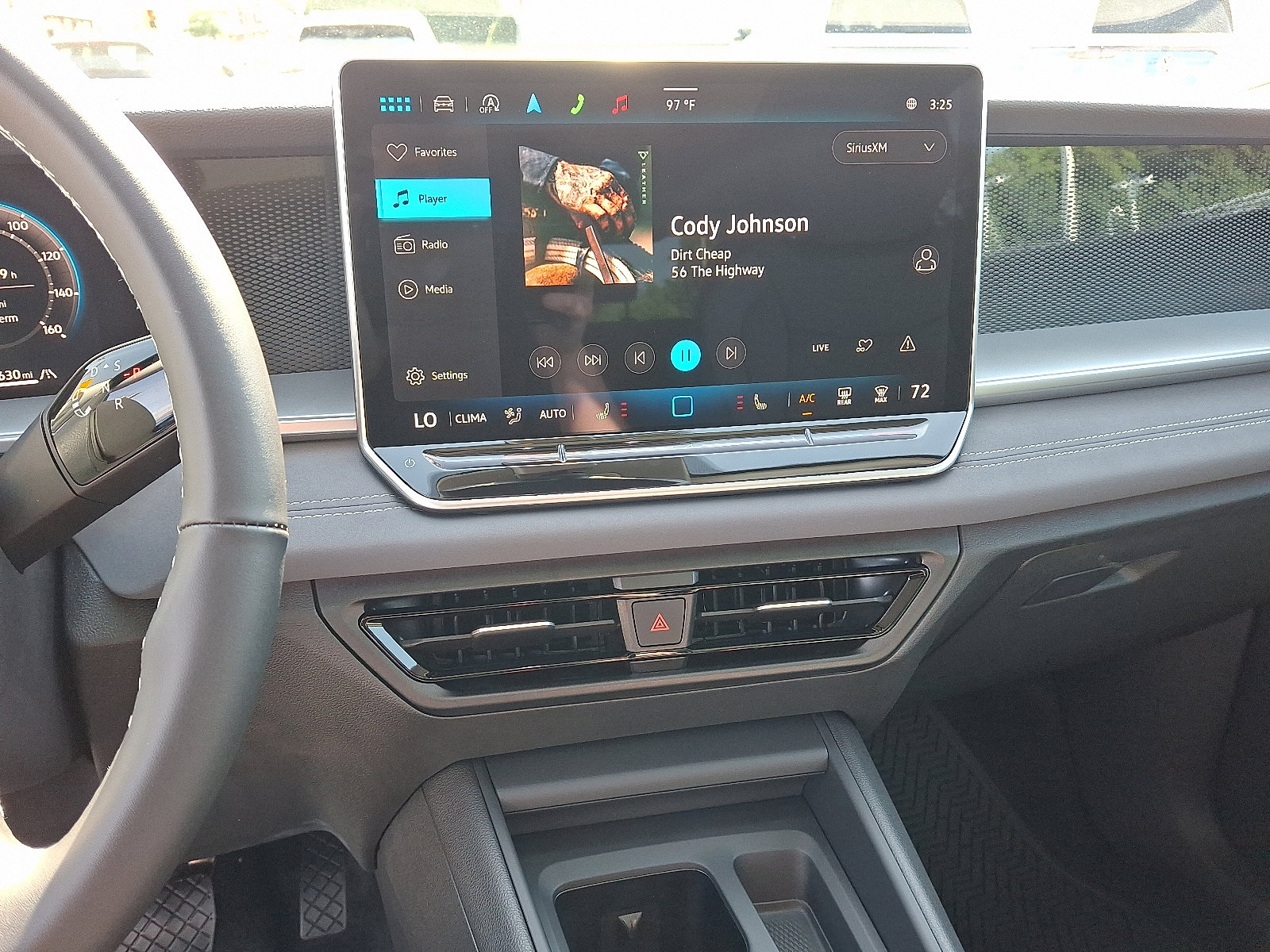 New 2025 Volkswagen Tiguan SE image 8