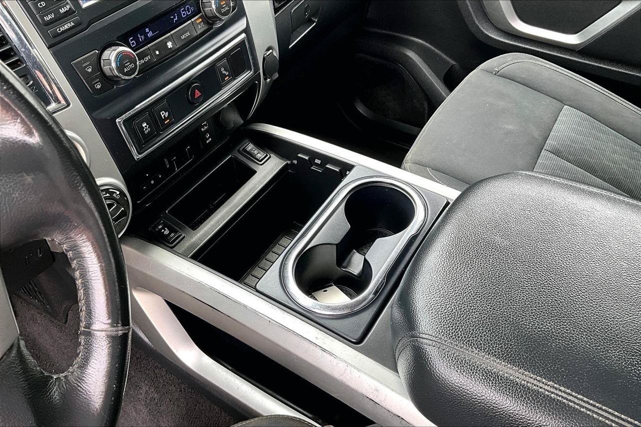 Used 2016 Nissan Titan SV AWD/4WD image 16