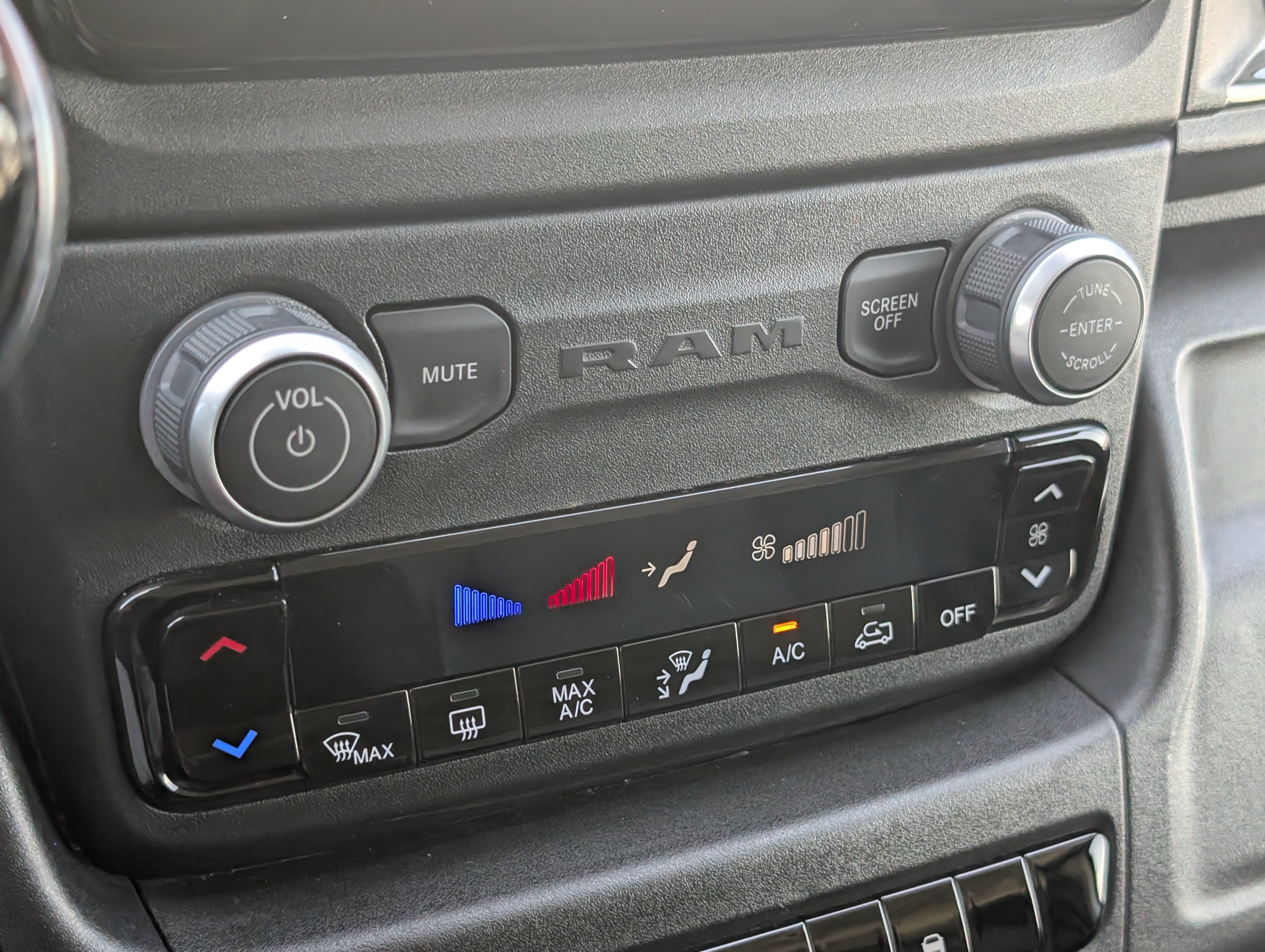 Used 2025 RAM ProMaster 2500 w/ Convenience Group FWD image 22