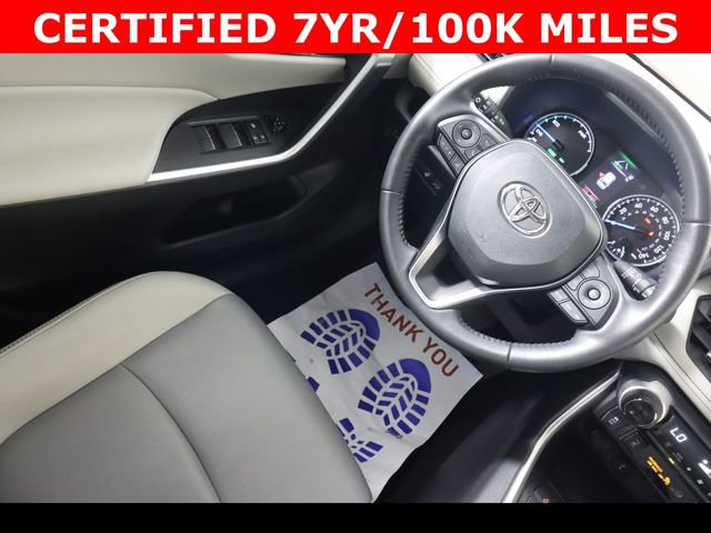 Used 2022 Toyota RAV4 XLE Premium image 19