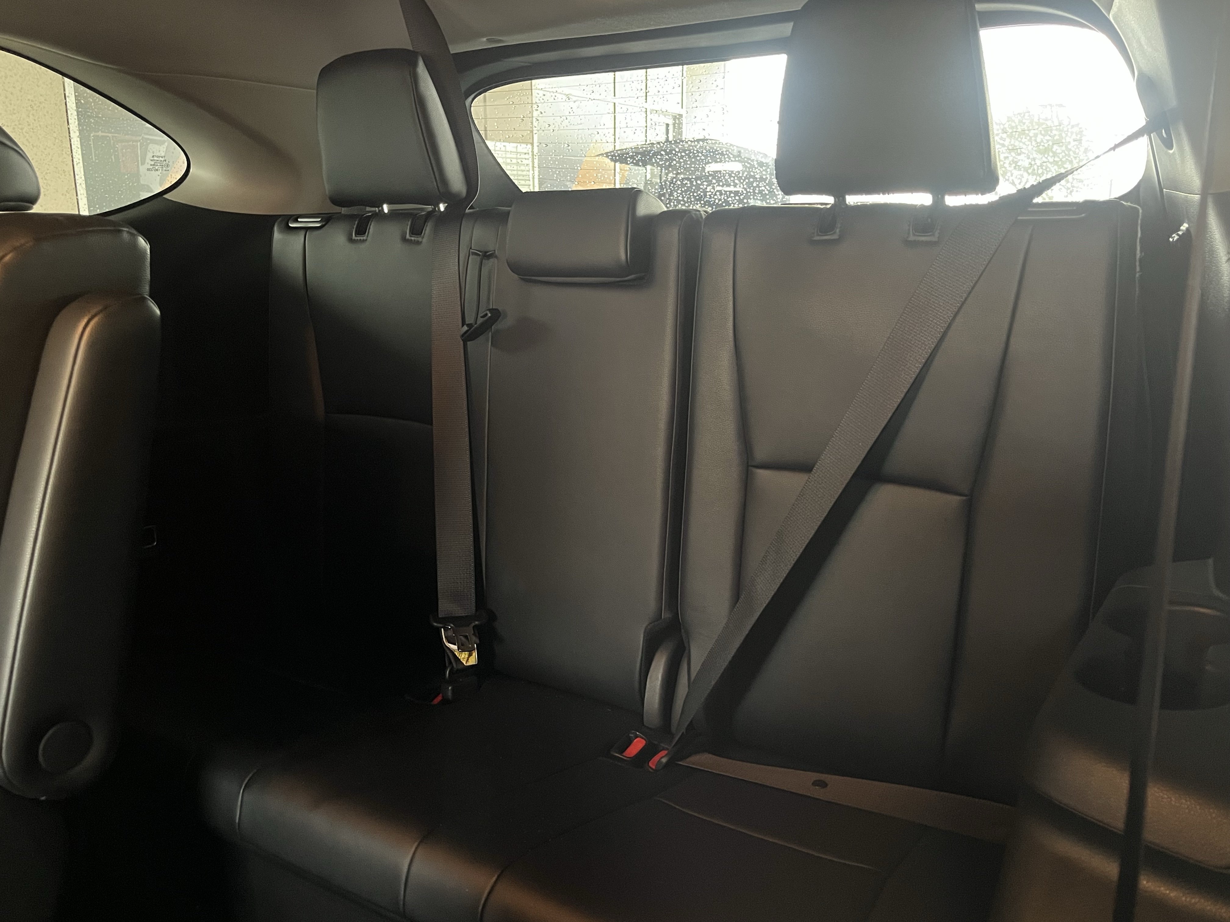 Used 2024 Toyota Highlander XLE FWD image 33