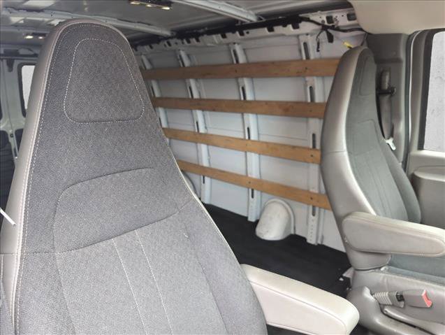 Used 2018 Chevrolet Express 2500 w/ Driver Convenience Package image 23