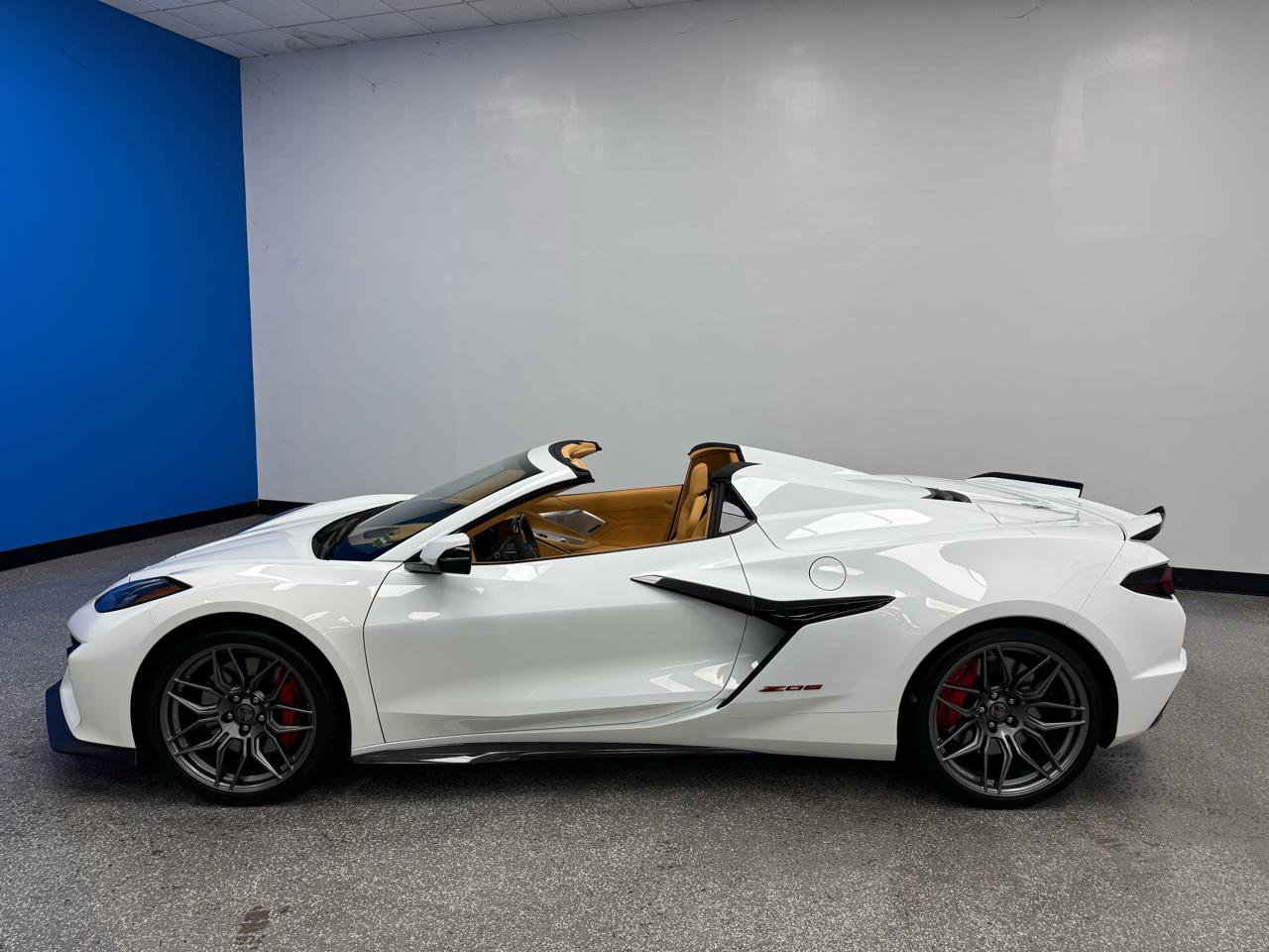 Used 2023 Chevrolet Corvette Z06 w/ Chrome Exterior Badge Package RWD image 6