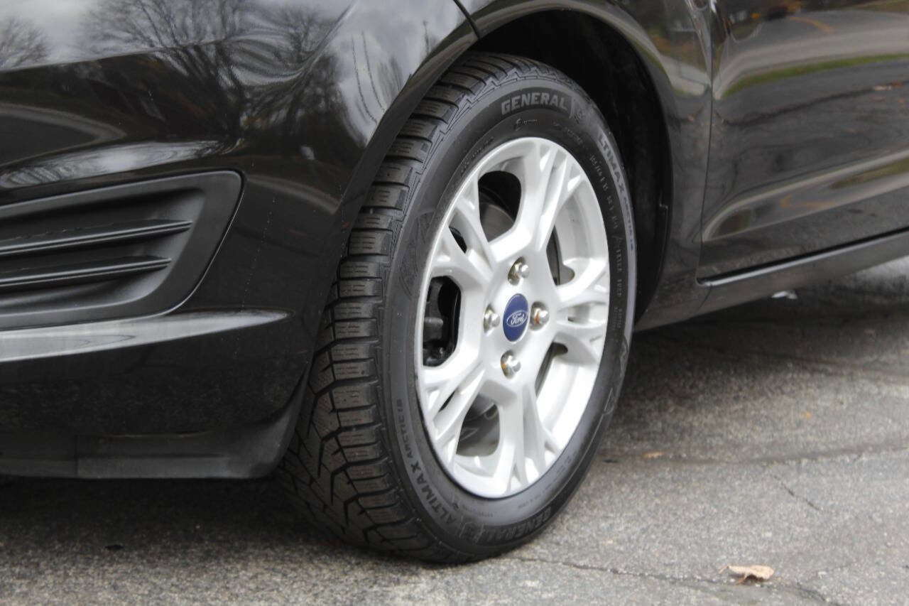 Used 2015 Ford Fiesta SE image 17