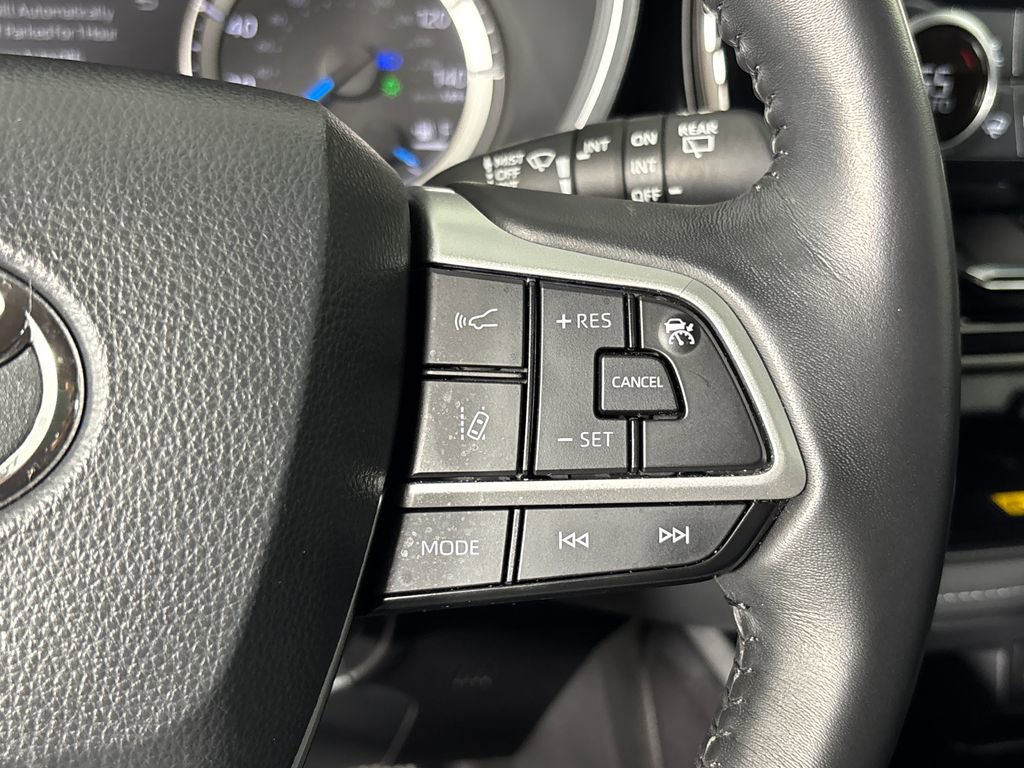 Certified 2024 Toyota Highlander XLE FWD image 16