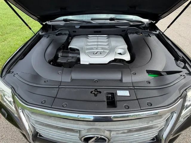 Used 2013 Lexus LX 570 4WD w/ Luxury Pkg image 35