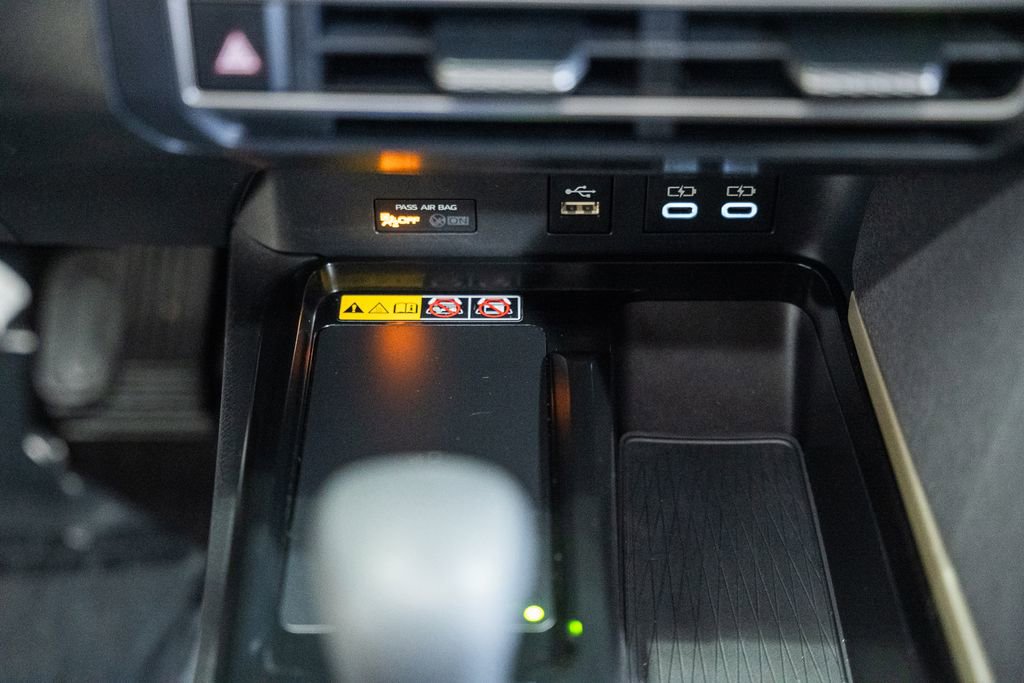 Used 2025 Toyota Camry LE image 21