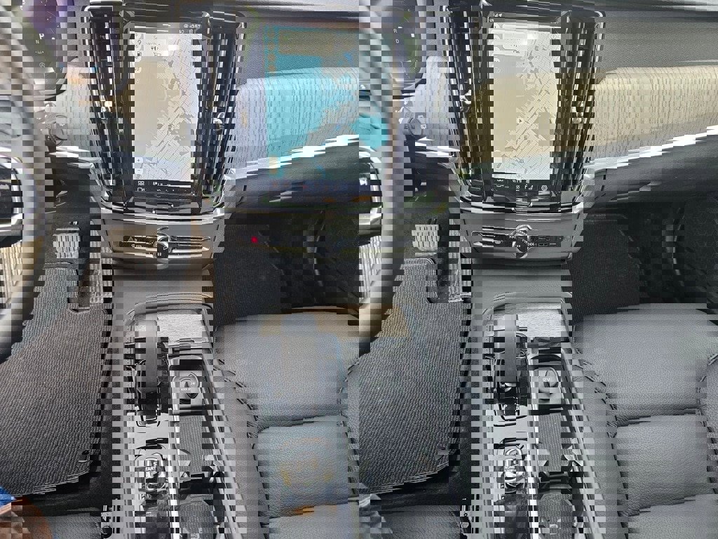 Certified 2024 Volvo V90 B6 Cross Country Plus image 25