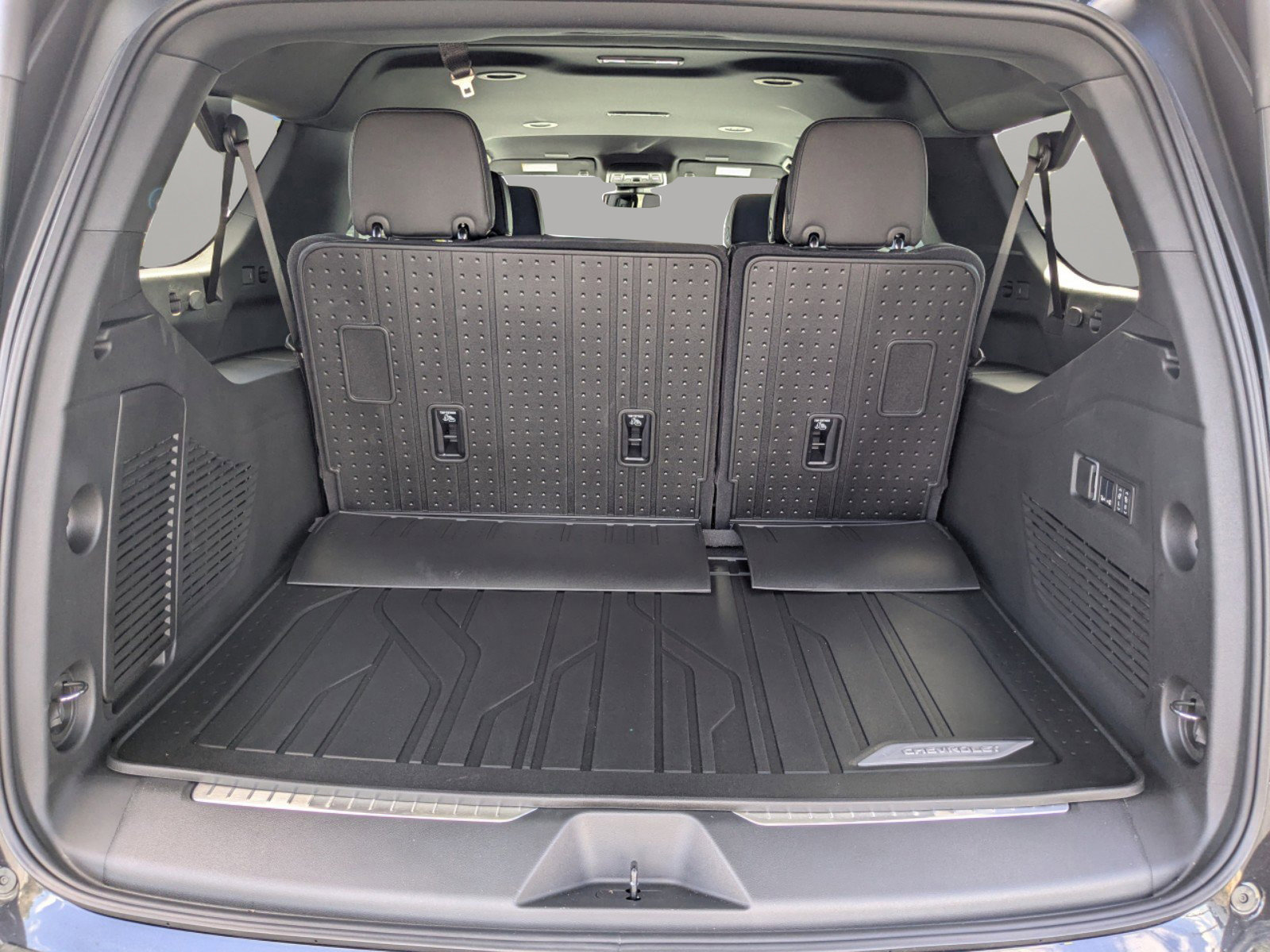 New 2025 Chevrolet Suburban Premier image 12