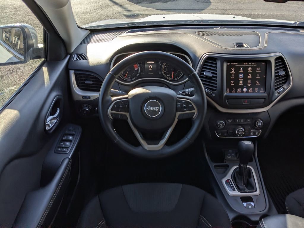 Used 2016 Jeep Cherokee Latitude w/ Comfort/Convenience Group image 18