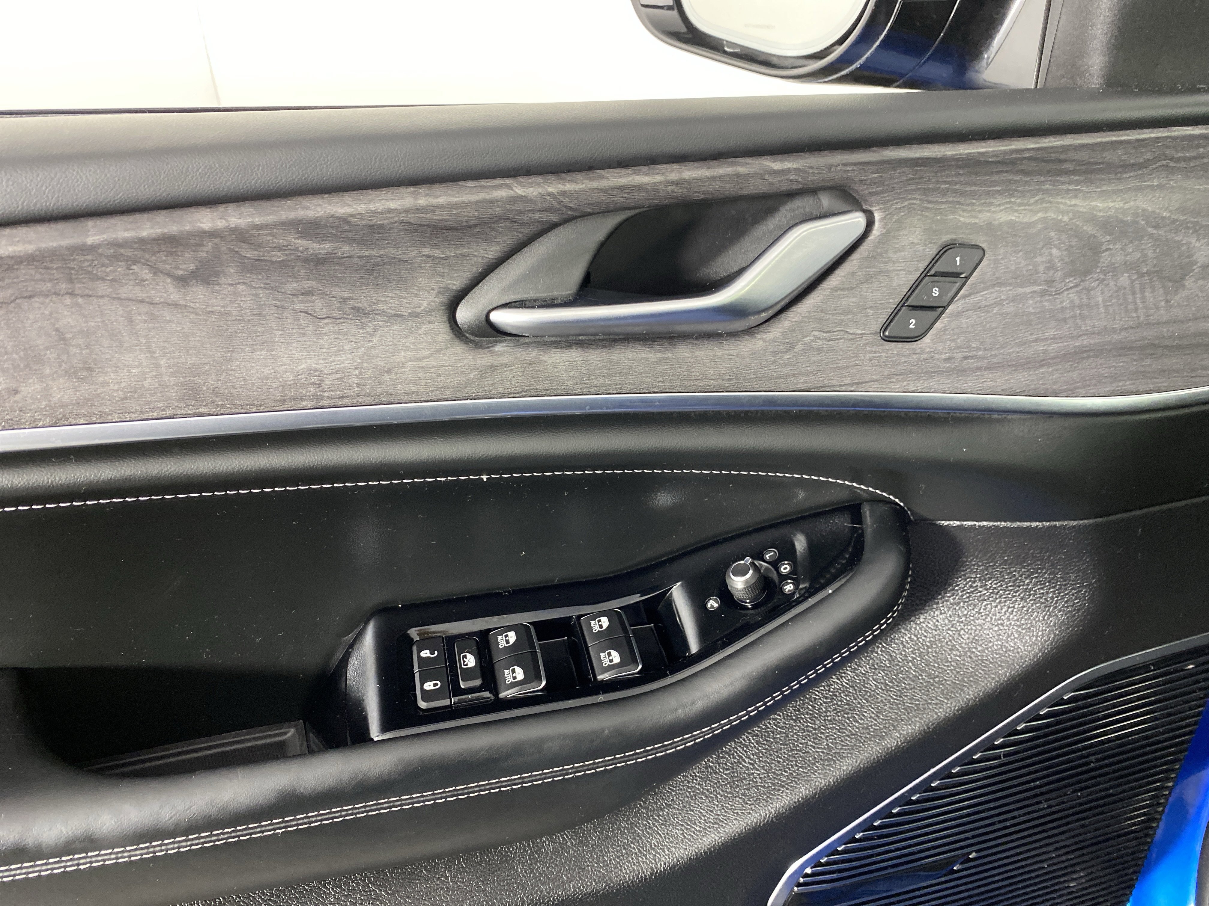 Used 2023 Jeep Grand Cherokee L Overland image 16