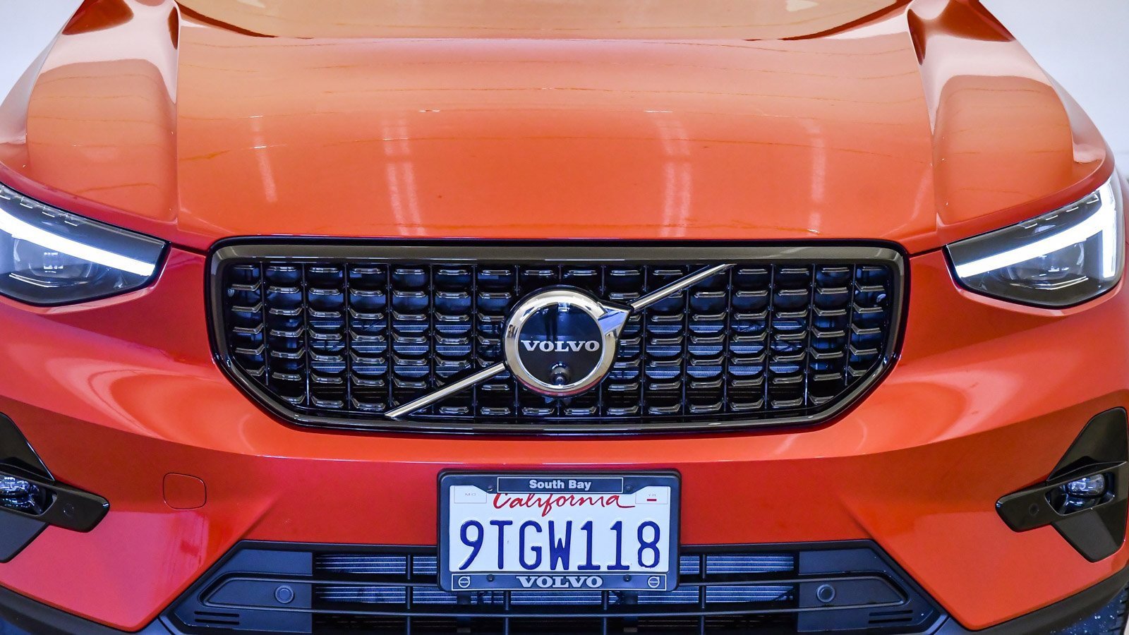 Certified 2025 Volvo XC40 B5 Ultra w/ Climate Package image 8