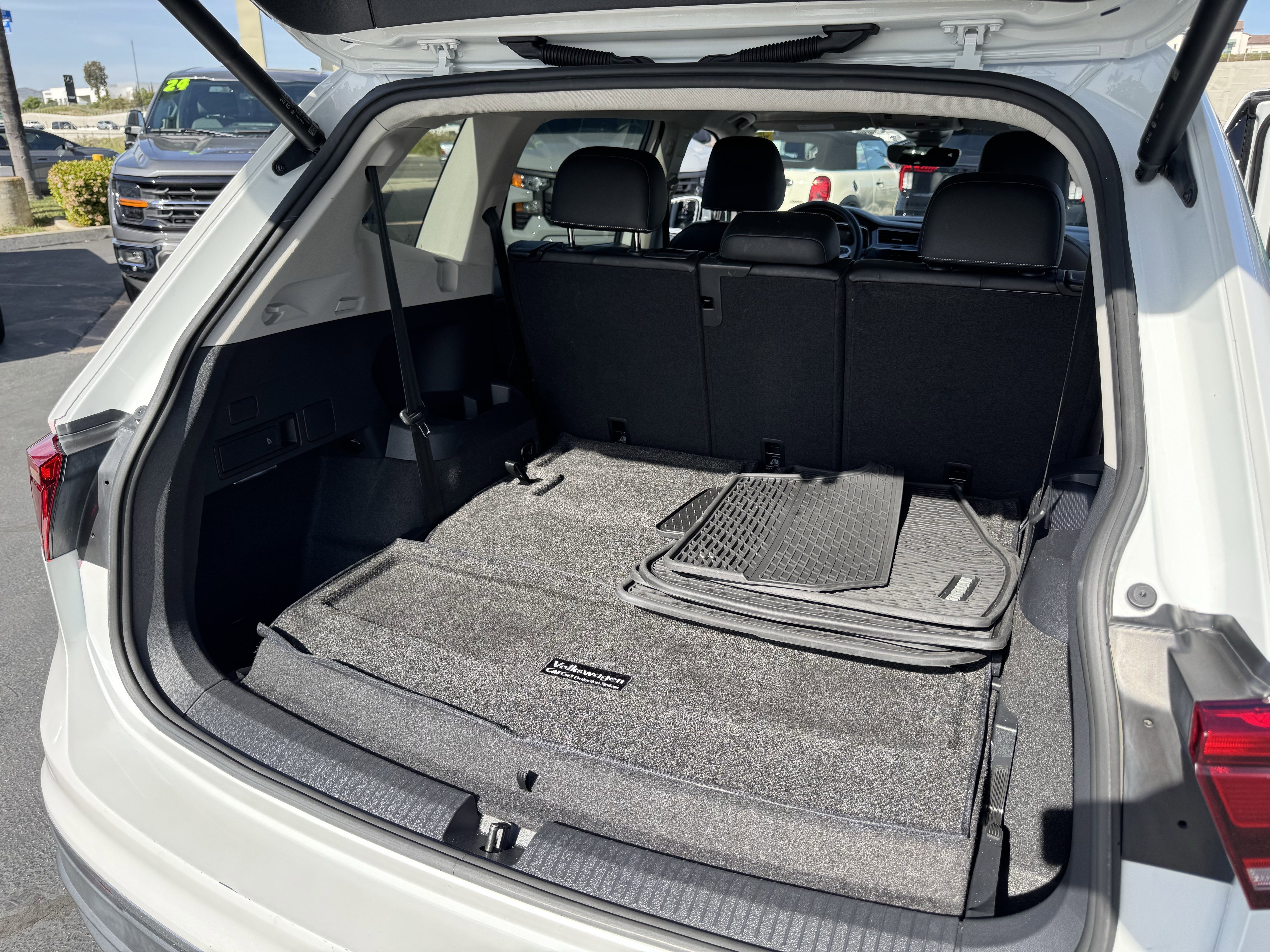 Certified 2023 Volkswagen Tiguan SE w/ Panoramic Sunroof Package image 38