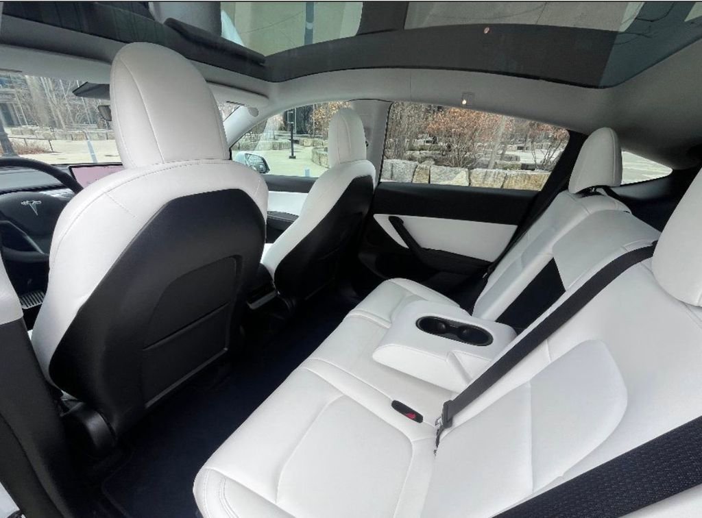 Used 2022 Tesla Model Y Long Range image 18