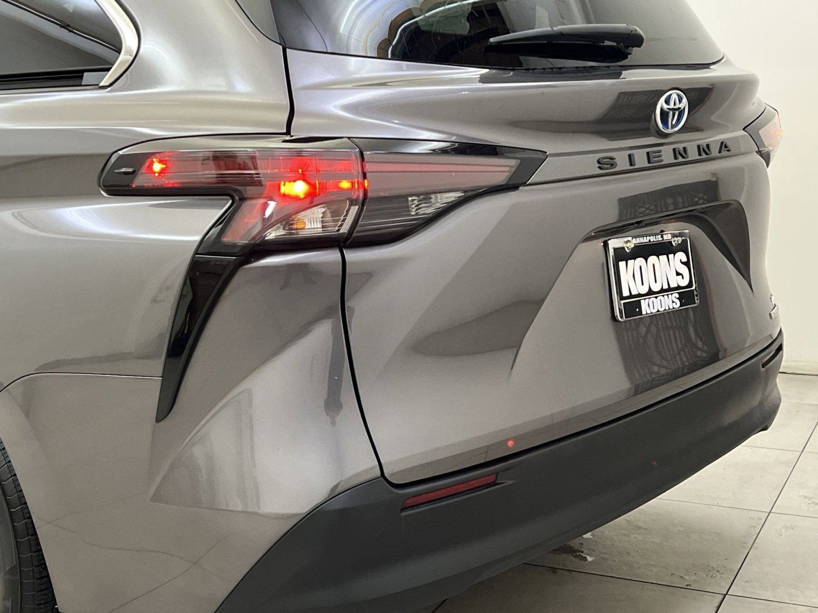 Used 2024 Toyota Sienna LE image 28