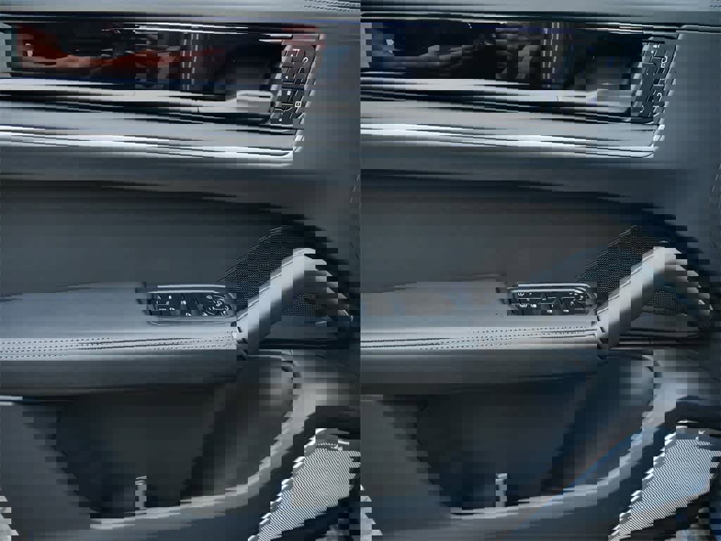 New 2025 Porsche Cayenne Turbo image 12