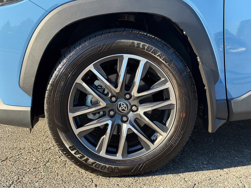 Used 2026 Toyota Corolla Cross XLE AWD/4WD image 36
