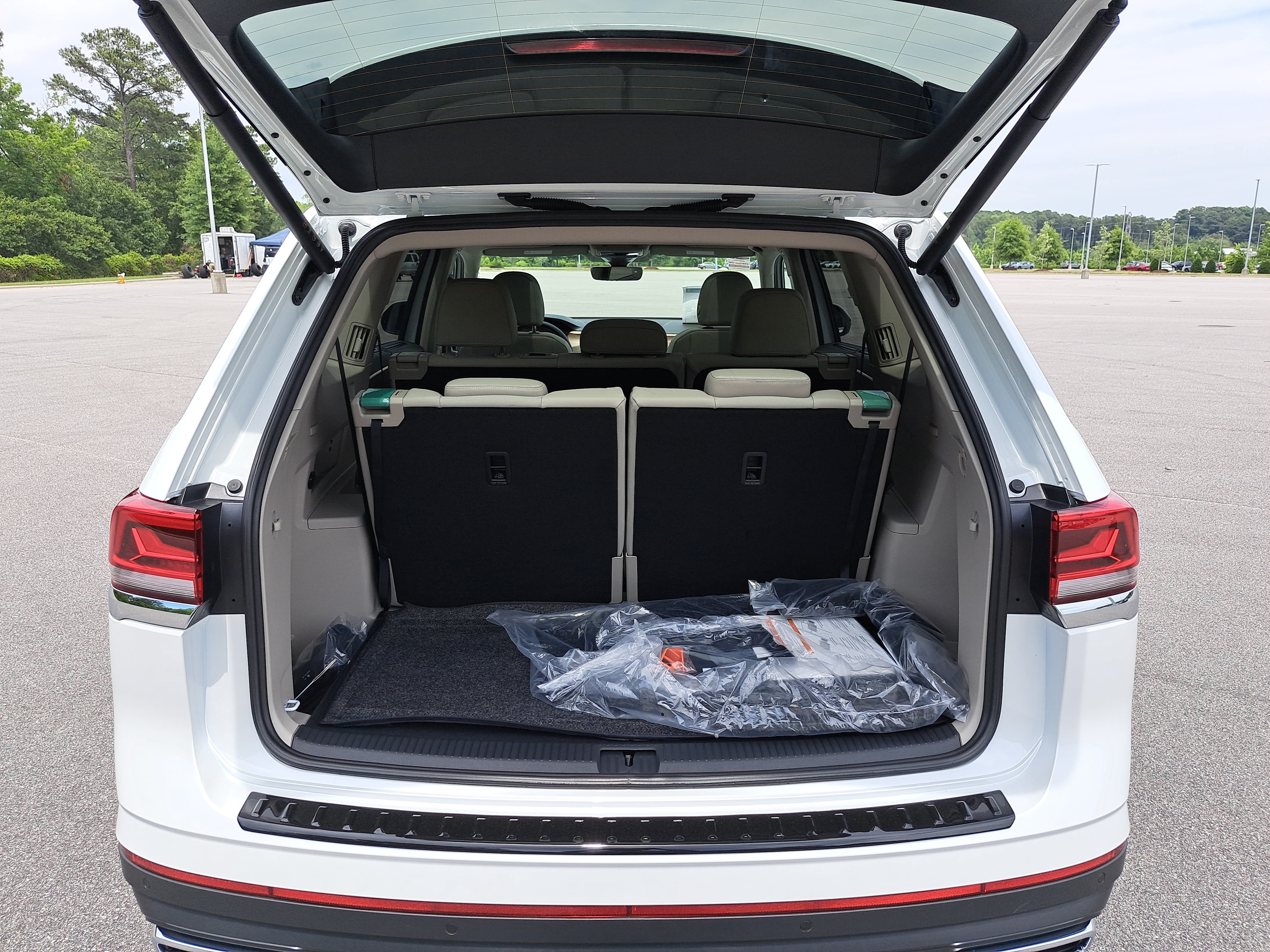 New 2026 Volkswagen Atlas SE FWD image 13