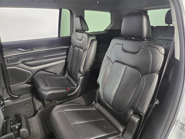 Used 2022 Jeep Grand Cherokee L Limited AWD/4WD image 16