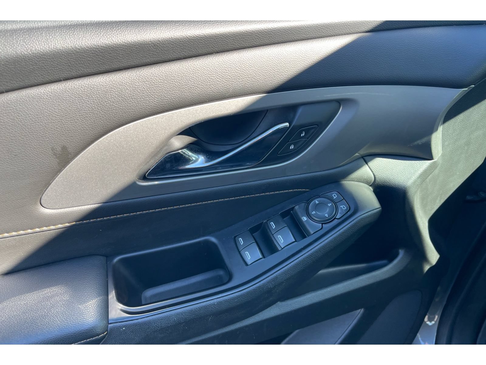 Used 2019 Chevrolet Traverse LS w/ LPO, Blackout Package FWD image 11