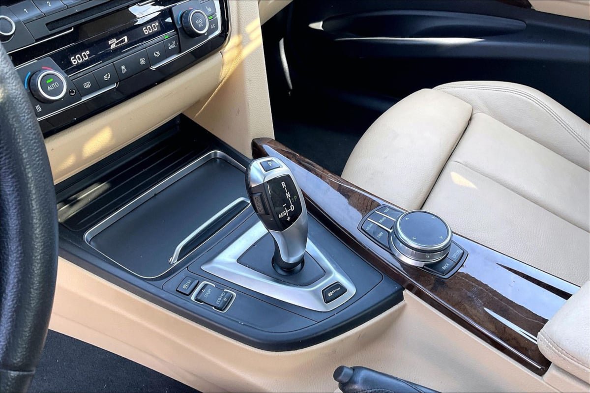 Used 2018 BMW 330e w/ Convenience Package RWD image 15
