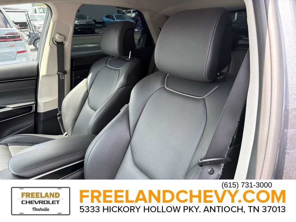 Used 2022 Genesis GV70 2.5T AWD/4WD image 24