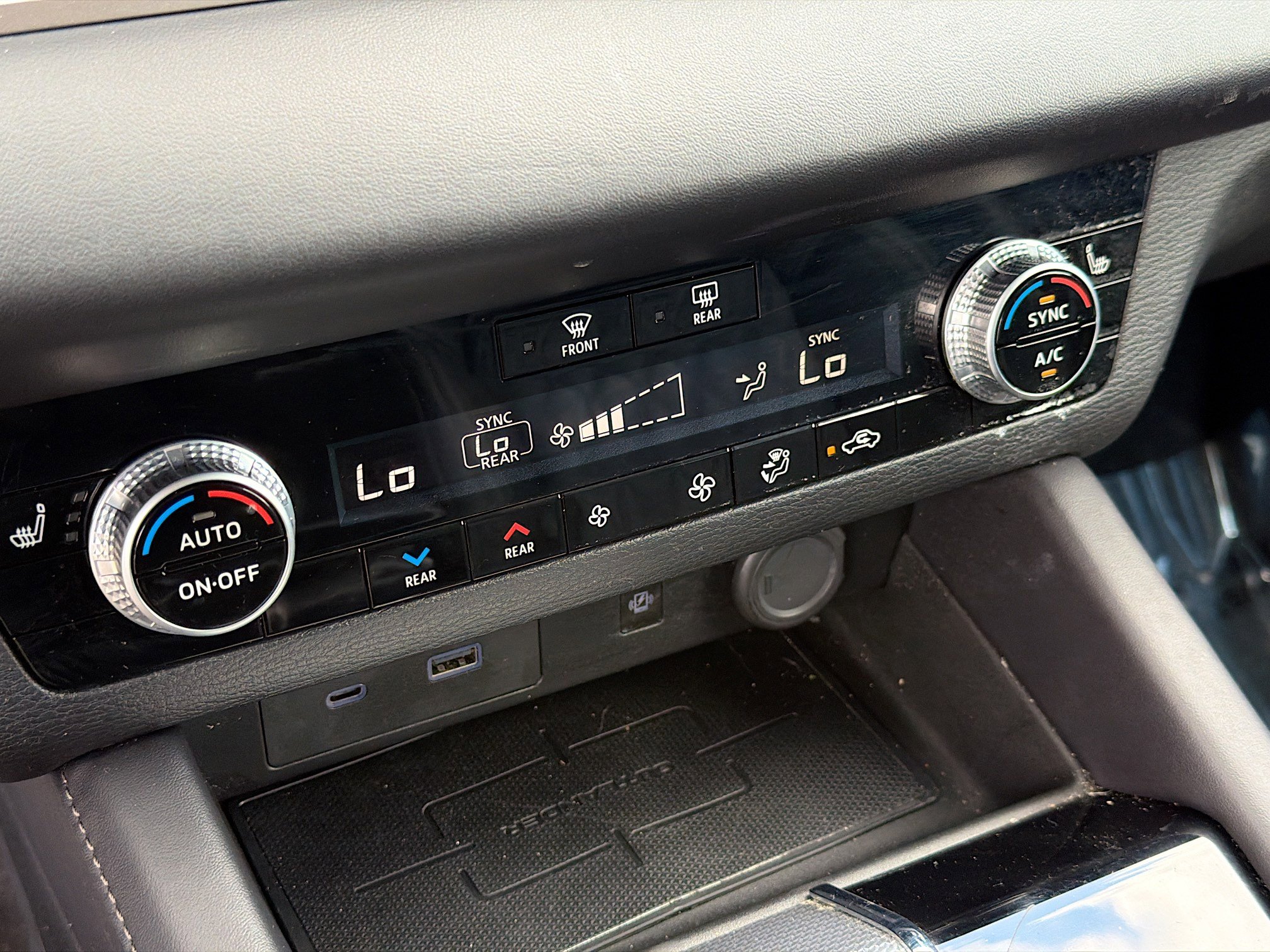 Used 2024 Mitsubishi Outlander SEL FWD image 32