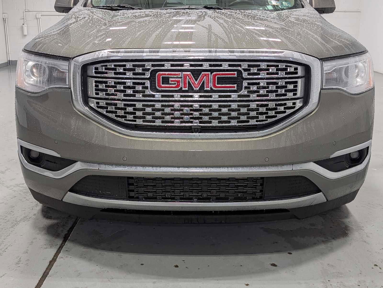 Used 2019 GMC Acadia Denali w/ Technology Package image 2