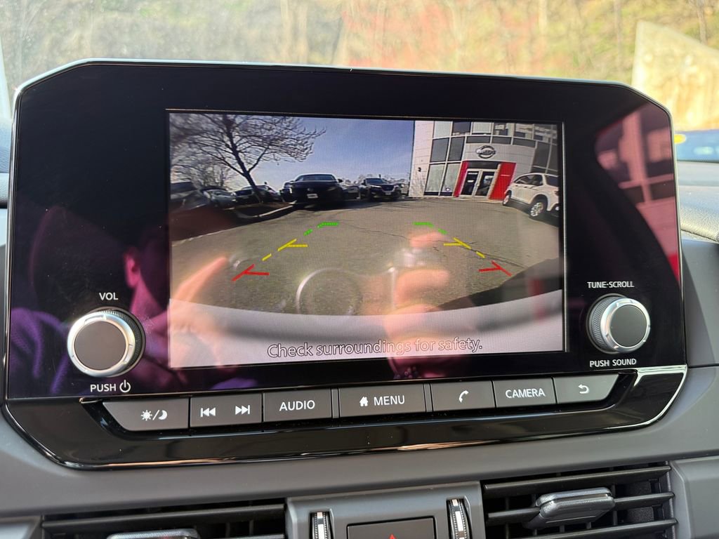 Used 2023 Nissan Pathfinder S image 19