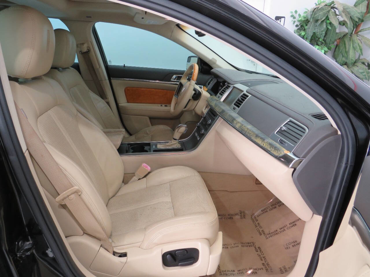 Used 2010 Lincoln MKS image 11