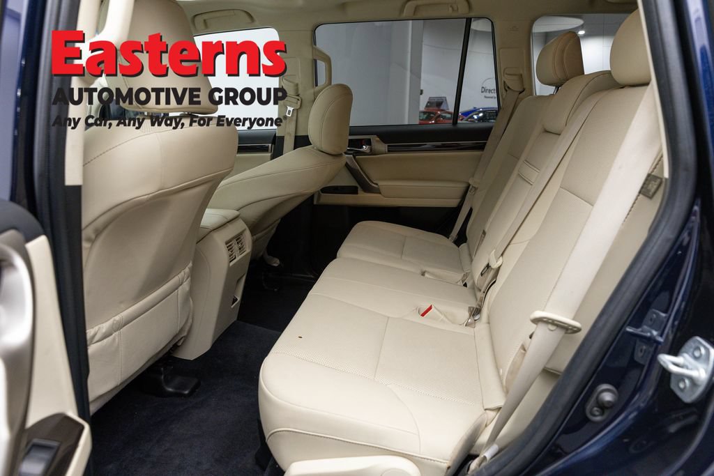 Used 2021 Lexus GX 460 w/ Accessory Package AWD/4WD image 24