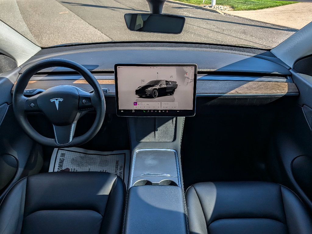 Used 2022 Tesla Model Y Long Range image 25