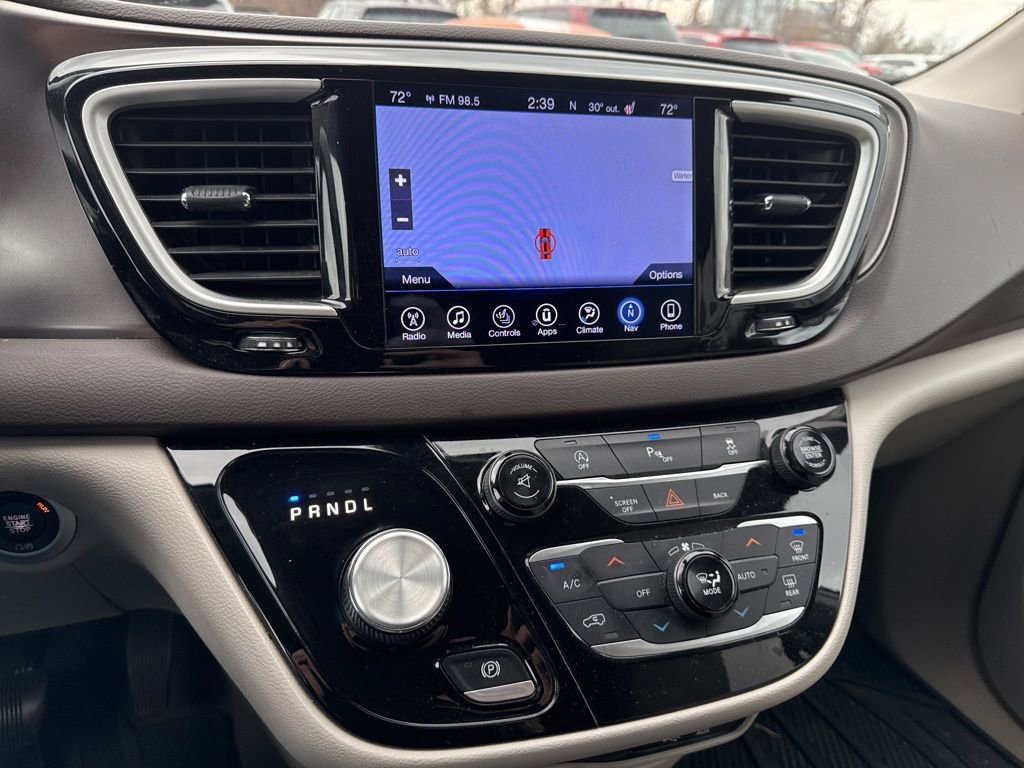 Certified 2017 Chrysler Pacifica Touring-L image 8