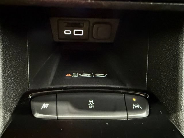 Used 2023 Chevrolet Bolt EUV LT FWD image 35
